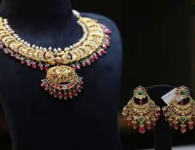 Gold Silver Price Today: आज इतना महंगा हो गया सोने-चांदी का भाव, जानिए 10 ग्राम सोना खरीदने के लिए कितना करना होगा खर्च…