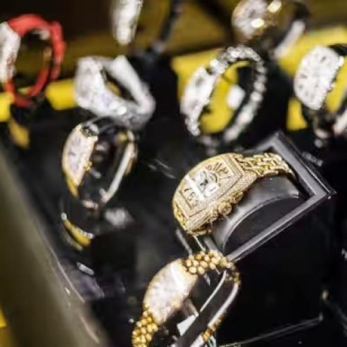 ये हैं दुनिया की सबसे महंगी घड़ियां, जानें कौन हैं इनके मालिक?