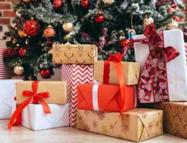 Secret Santa के लिए क्या दें? 1000 रुपये से कम के ये गैजेट्स बना देंगे आपको स्टार…