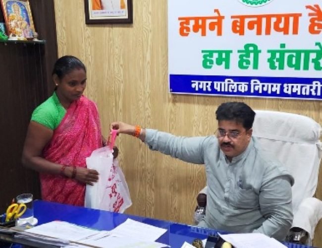 जरूरतमंदों की मदद के लिए हमेशा आगे रहते हैं महापौर रोहरा…