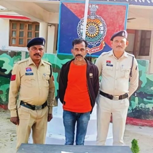 खुलेआम सट्टा पट्टी जुआ खिलाते आरोपी को पुलिस ने रंगे हाथ पकड़ा…