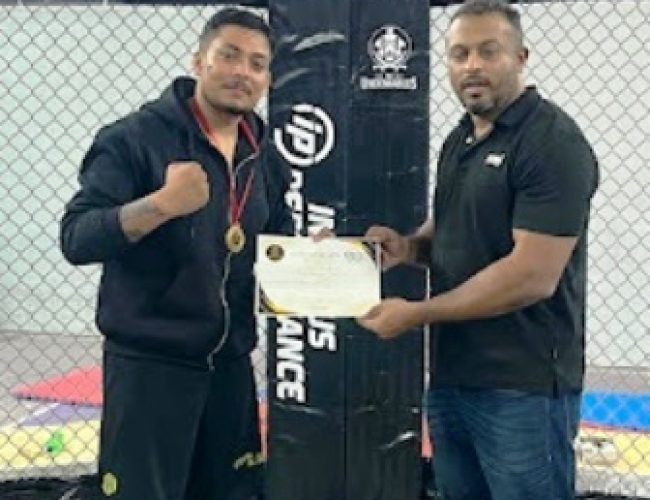 मुंबई की MMA चैंपियनशिप में धमतरी के मनीष साहू का गोल्ड पंच…