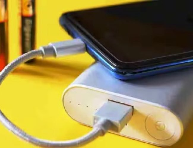 सिर्फ 5 स्मार्ट Android ट्रिक्स जो आपके फोन की बैटरी को घंटों तक जिंदा रख देंगी, चार्जर भूल जाएंगे….