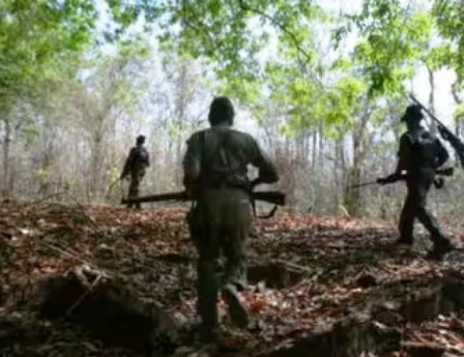 बीजापुर मुठभेड़ में 4 महिला माओवादी समेत 6 ढेर, 27 लाख का था इनाम, हथियार बरामद…
