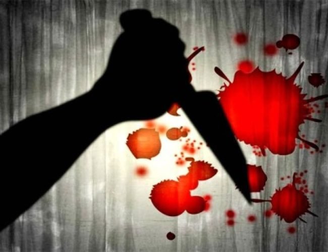 भोज में चप्पल अदला-बदली की, तो युवक को मारा चाकू…