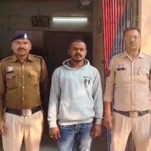 जिला बदर बदमाश सागर ढीमर चाकू लहराते गिरफ्तार…