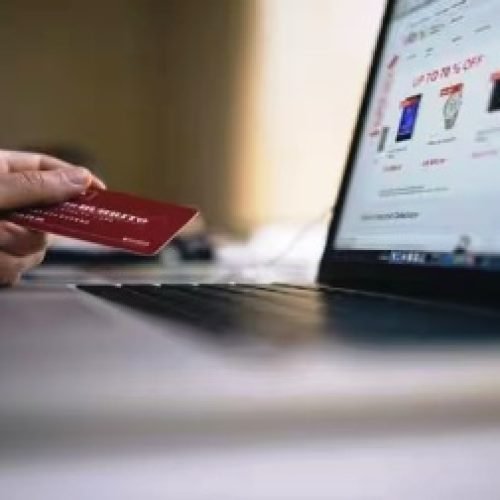 7 जगहों पर क्रेडिट कार्ड का भूलकर भी न करें इस्तेमाल, गलती हो गई तो पीटते रहेंगे अपना सिर…