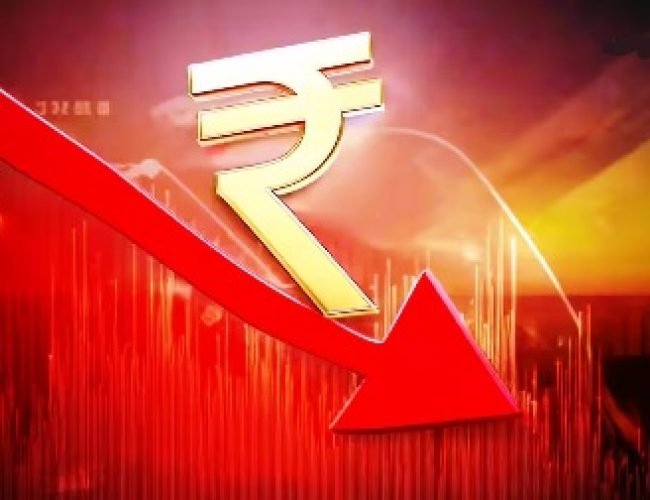 भारी दबाव में रुपया, डॉलर के मुकाबले फिर टूटकर नीचे गिरा, क्यों बेअसर आरबीआई के कदम…