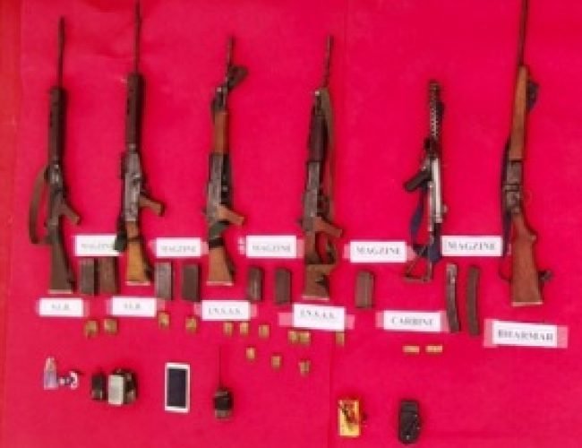 धमतरी में 47 लाख के इनामी 9 हार्डकोर माओवादी हथियारों सहित आत्मसमर्पण…