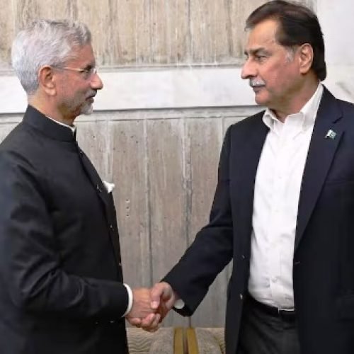 ऑपरेशन सिंदूर के बाद पहली बार पाकिस्तानी नेता से मिले विदेश मंत्री एस जयशंकर, ढाका में क्यों हुई मुलाकात?