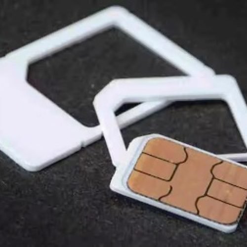 SIM Card का एक कोना कटा क्यों होता है? सिर्फ डिजाइन नहीं, इसके पीछे छिपा है चौंकाने वाला साइंस…