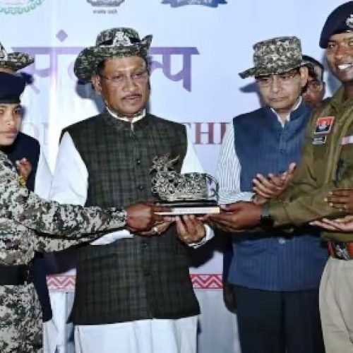 बस्तर में जवानों के बीच पहुंचे CM साय, ITBP कैंप में रात का खाना खाया, बढ़ाया हौसला…
