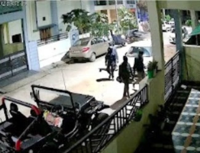 नकाबपोश बदमाशों की वारदात से कॉलोनी में दहशत, रिहायशी सुरक्षा पर उठे सवाल…