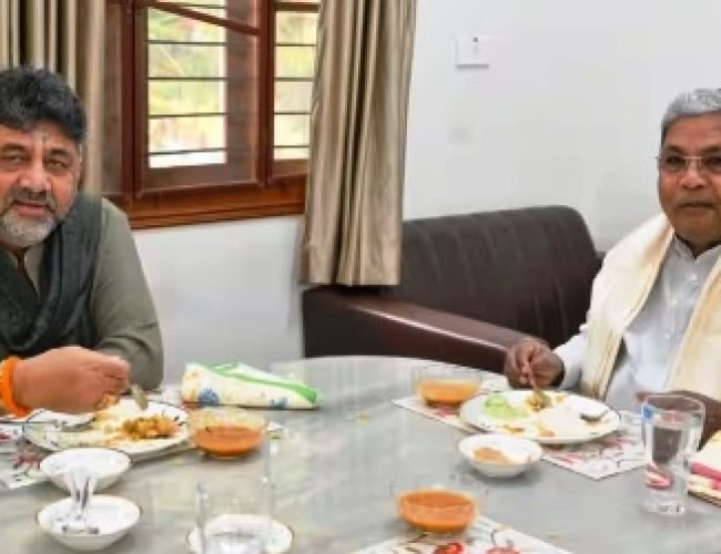 CM आवास पर सिद्धारमैया से मिले डीके शिवकुमार, ब्रेकफास्ट मीटिंग से खत्म होगा कुर्सी का झगड़ा?