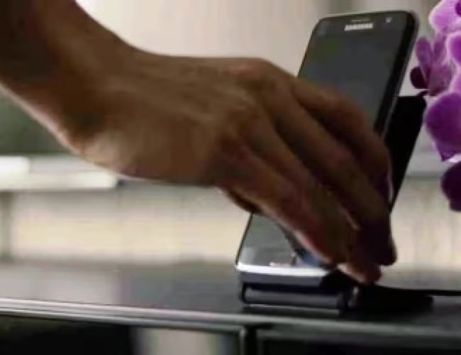 क्या वायरलेस चार्जिंग फोन को पहुंचाते हैं नुकसान? यहां जान लीजिए पूरी सच्चाई…