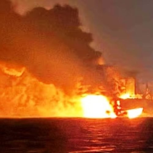 जब ब्लैक सी में रूस के शैडो फ्लीट टैंकर पर हुआ ड्रोन अटैक, चिल्लाए क्रू मेंबर, धू-धू कर जल गया जहाज…