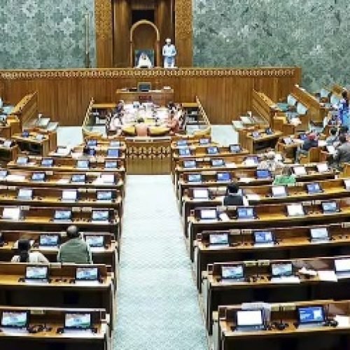 संसद से सस्पेंड हुए कांग्रेस के 8 सांसदों को क्या होगा नुकसान, नहीं मिलते कौन-से भत्ते?