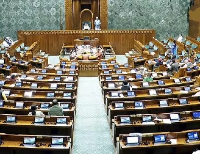 संसद से सस्पेंड हुए कांग्रेस के 8 सांसदों को क्या होगा नुकसान, नहीं मिलते कौन-से भत्ते?