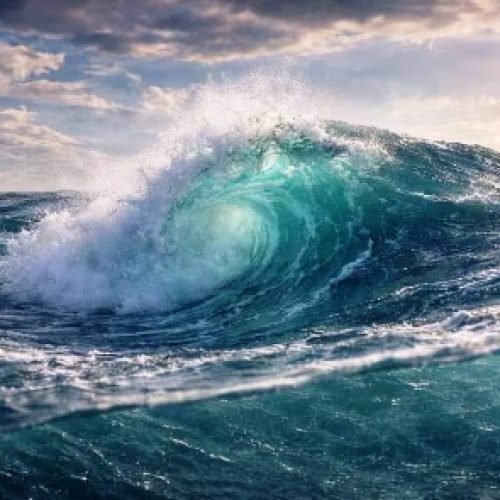 Ocean Waves: समुद्र में कैसे उठती हैं लहरें, जानें क्या है इसके पीछे का विज्ञान?