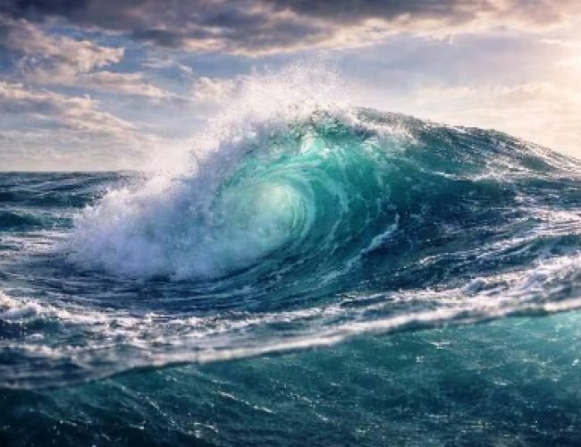 Ocean Waves: समुद्र में कैसे उठती हैं लहरें, जानें क्या है इसके पीछे का विज्ञान?
