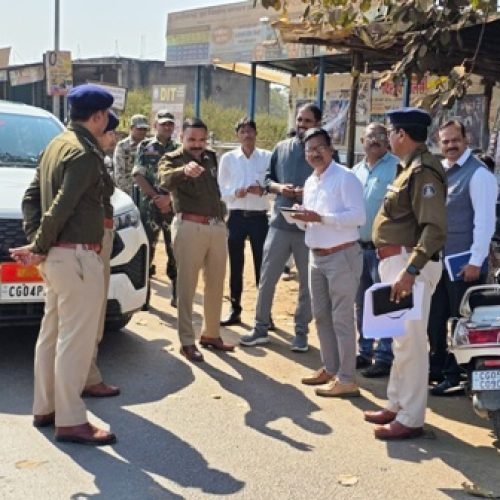 धमतरी-भखारा रोड पर ब्लैक स्पॉट्स का कलेक्टर–एसपी ने किया संयुक्त निरीक्षण…