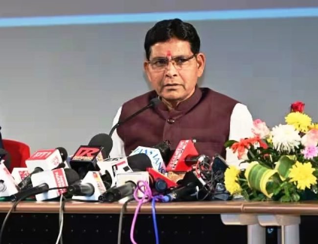 छत्तीसगढ़ में सियासी घमासान, बीजेपी मंत्री ने गोडसे को बताया राष्ट्रवादी, कांग्रेस ने मांगा इस्तीफा…