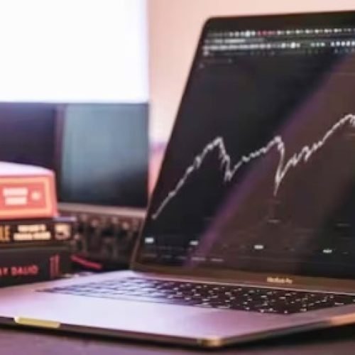 मल्टीबैगर स्टॉक में जबरदस्त उछाल! 3200% रिटर्न देकर निवेशकों को किया मालामाल, बाजार में दौड़ रहे ये शेयर…