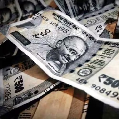 डॉलर के मुकाबले रुपया गिरने से क्या बढ़ जाती है महंगाई, जानें किन-किन चीजों पर पड़ता है असर?