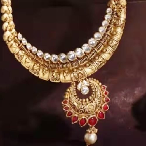 Gold Price Today: सोने की कीमतें घटी या बढ़ी? जानें 17 दिसंबर को सोना खरीदने के लिए कितना करना होगा खर्च…