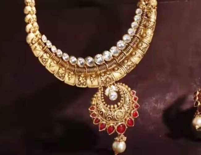 Gold Price Today: सोने की कीमतें घटी या बढ़ी? जानें 17 दिसंबर को सोना खरीदने के लिए कितना करना होगा खर्च…