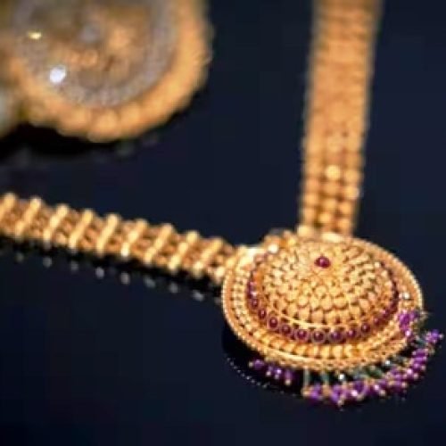 Gold Price Today: सोने की कीमत आज घटी या बढ़ी? जानें 9 जनवरी को किस रेट पर बिक रहा है सोना…