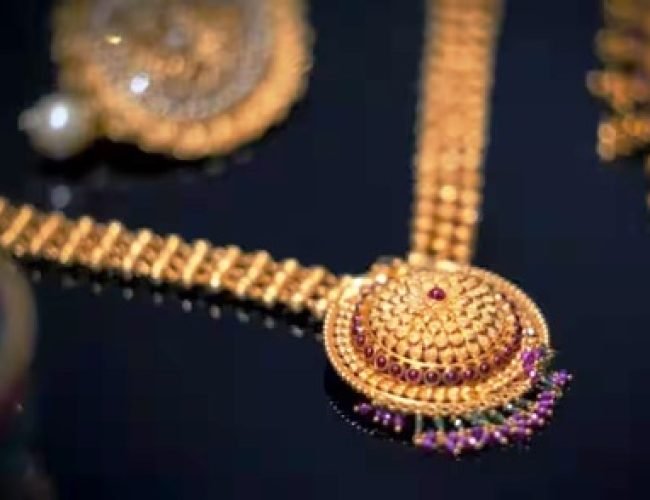 Gold Price Today: सोने की कीमत आज घटी या बढ़ी? जानें 9 जनवरी को किस रेट पर बिक रहा है सोना…