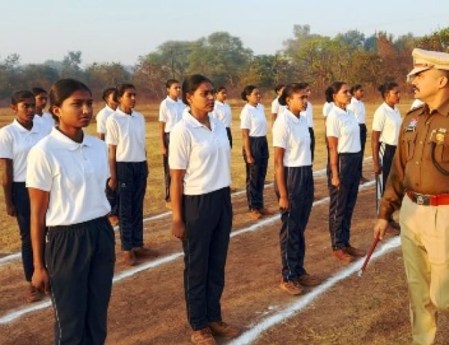 नव आरक्षकों की पहली जनरल परेड, एसपी ने दिया अनुशासन का संदेश…