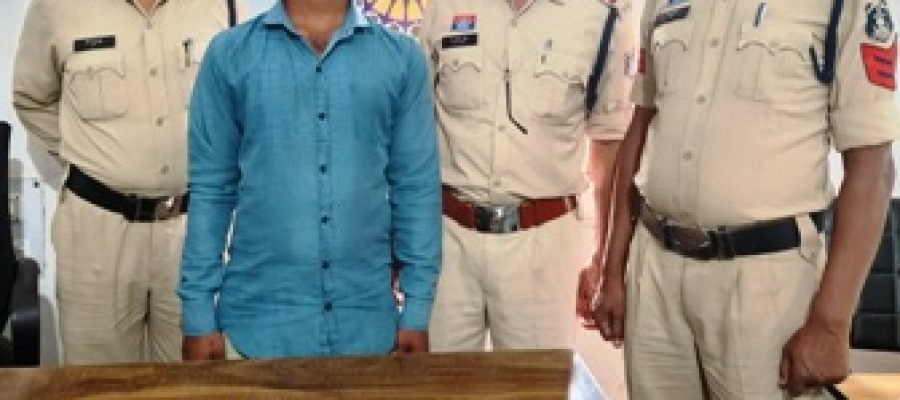 धमतरी पुलिस की बड़ी कार्रवाई: अवैध शराब के साथ युवक गिरफ्तार, 63,300 रुपए की सामग्री जब्त…