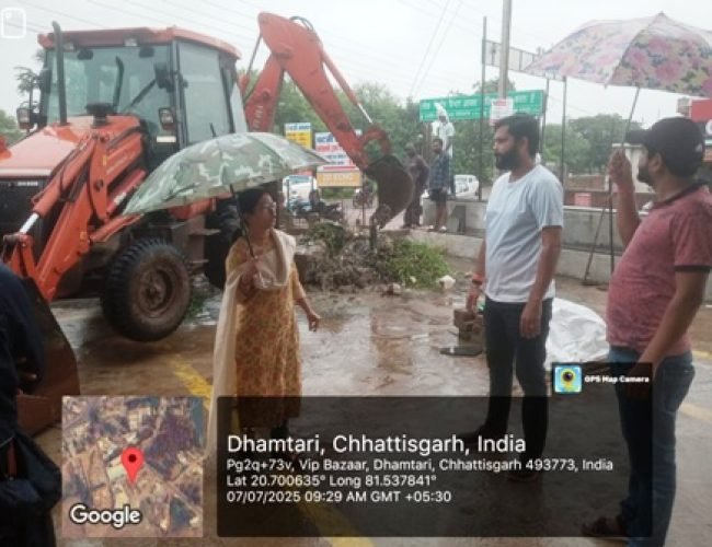 बरसात को देखते हुए नगर निगम का विशेष फोकस: धमतरी में नाला सफाई तेज़, अधिकारी मौके पर सतर्क…