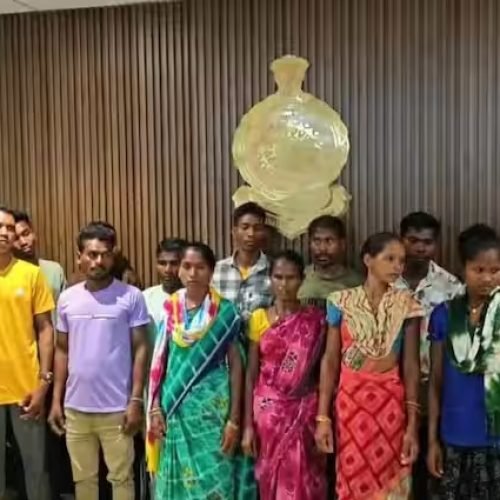 छत्तीसगढ़ में एनकाउंटर का खौफ! बीजापुर में 26 लाख के 22 इनामी नक्सलियों का आत्मसमर्पण, इन वारदातों में थे शामिल…