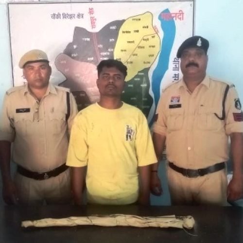 धारदार तलवार लहराकर लोगों को डरा रहा था युवक – धमतरी कुरूद पुलिस की तत्परता से मौके पर गिरफ्तार…