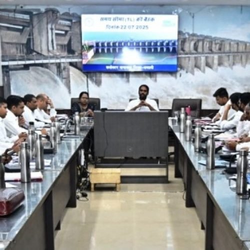 धमतरी में समय-सीमा बैठक : कलेक्टर ने प्रशासनिक अनुशासन, “सूर्य घर योजना” और कार्य संस्कृति पर दिए स्पष्ट निर्देश…