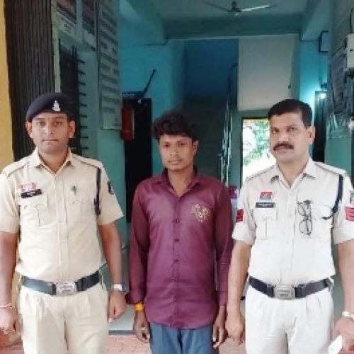 धमतरी के भेण्डसर गांव में चाकू लहराकर फैला रहा था दहशत — आरोपी टुकेश यादव गिरफ्तार, जेल भेजा गया…