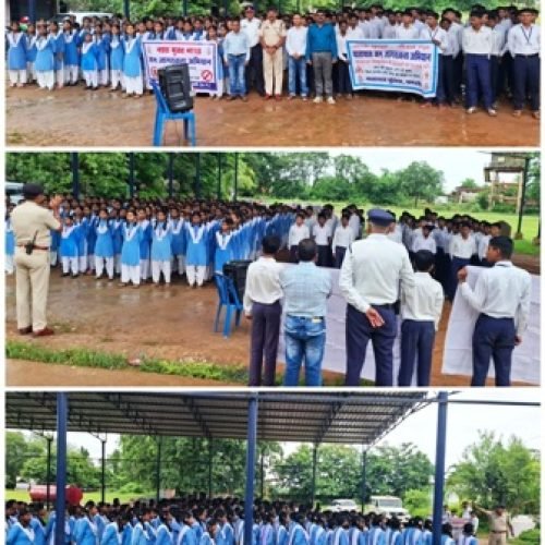 धमतरी पुलिस ने चलाया “यातायात पाठशाला” अभियान — 500 से अधिक विद्यार्थियों को दी सड़क सुरक्षा, सायबर जागरूकता और नशा मुक्ति की जानकारी…