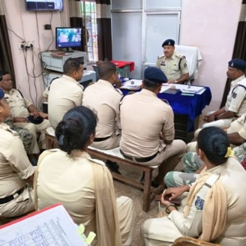 थाना मगरलोड में नवपदस्थ थाना प्रभारी ने ली अधिकारियों-कर्मचारियों की बैठक, अवैध गतिविधियों पर कसेगा शिकंजा…