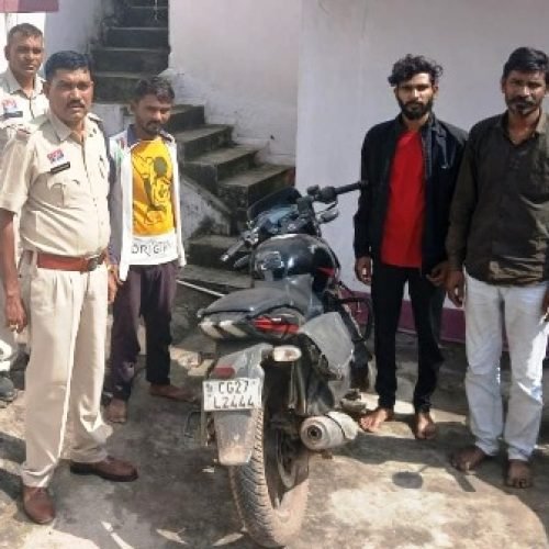 धमतरी पुलिस की त्वरित कार्रवाई: पल्सर बाइक चोरी के तीन आरोपी गिरफ्तार, चोरी की बाइक बरामद…