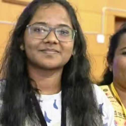 ​मां-बेटी की मेहनत ने रचा इतिहास, साथ में करेंगी MBBS की पढ़ाई, दोनों ने पास की NEET…