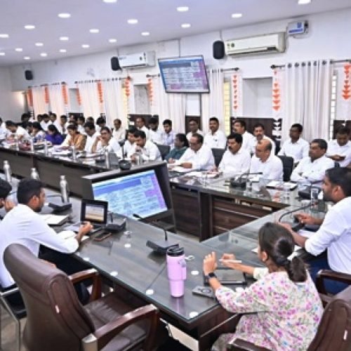 समय-सीमा की बैठक: स्वास्थ्य व शिक्षा अधोसंरचना पर कलेक्टर का फोकस, कर्मचारियों के प्रकरणों के शीघ्र निराकरण के निर्देश…
