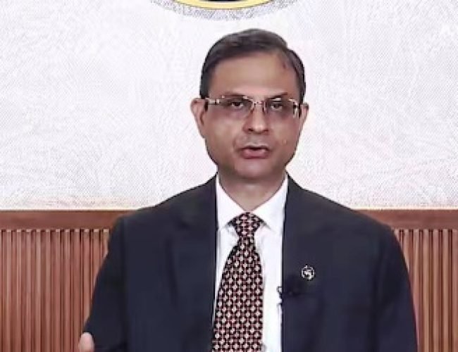 RBI MPC Highlights: आरबीआई ने बरकरार रखा 6.5% ग्रोथ का अनुमान, जानें संजय मल्होत्रा की 5 बड़ी बातें