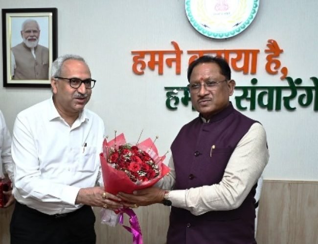 मुख्यमंत्री विष्णु देव साय से भिलाई स्टील प्लांट के नवनियुक्त निदेशक चित्त रंजन महापात्र ने की सौजन्य मुलाकात…