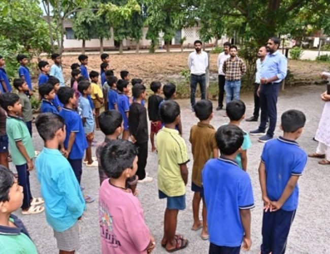 “कलेक्टर अबिनाश मिश्रा ने किया दुगली व सिंगपुर छात्रावास का औचक निरीक्षण, दी शिक्षा और स्वच्छता सुधार की दिशा में आवश्यक निर्देश”…