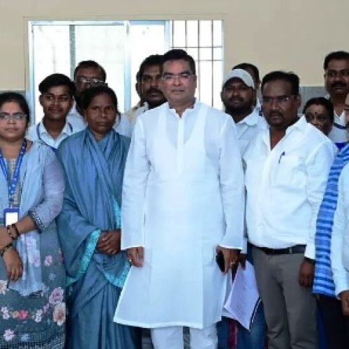 सुपेला शासकीय अस्पताल को विधायक रिकेश ने दी बड़ी सौगातः जीवन दीप समिति की बैठक में दो वेंटीलेटर एम्बुलेंस की DMF फंड से दी स्वीकृति, इंफ्रास्ट्रक्चर सेटअप के लिए दिए 7 लाख…