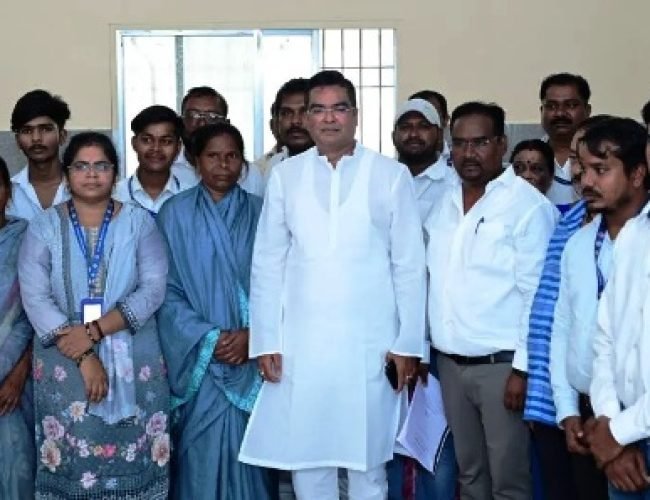 सुपेला शासकीय अस्पताल को विधायक रिकेश ने दी बड़ी सौगातः जीवन दीप समिति की बैठक में दो वेंटीलेटर एम्बुलेंस की DMF फंड से दी स्वीकृति, इंफ्रास्ट्रक्चर सेटअप के लिए दिए 7 लाख…