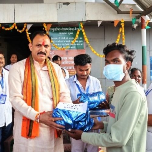 स्वास्थ्य मंत्री श्याम बिहारी जायसवाल ने बीजापुर के भैरमगढ़ स्वास्थ्य केंद्र का किया निरीक्षण…